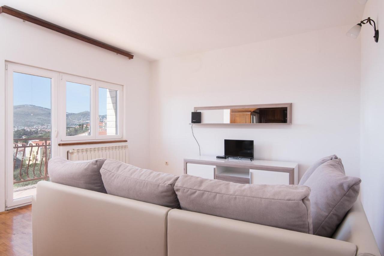 Apartman Josipa โตรกีร์ ภายนอก รูปภาพ