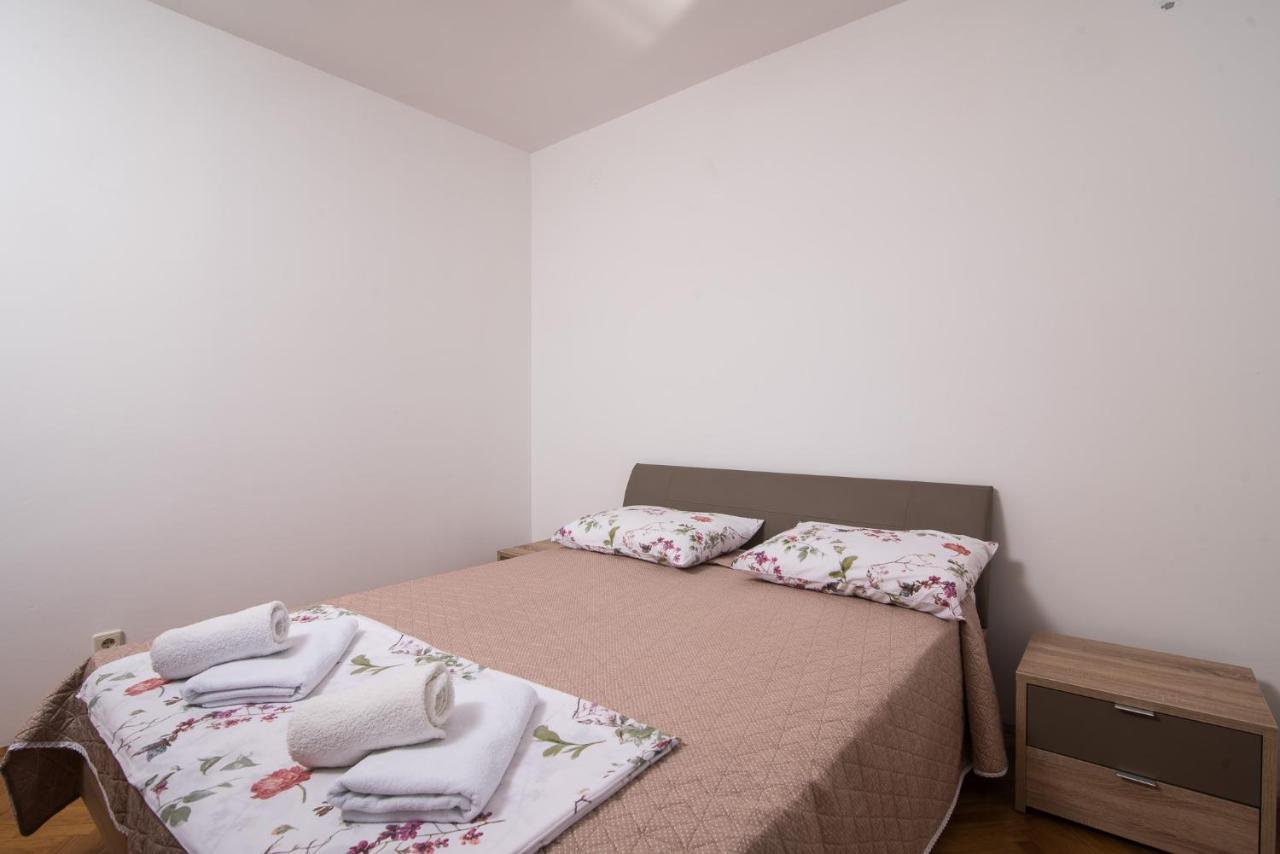 Apartman Josipa โตรกีร์ ภายนอก รูปภาพ